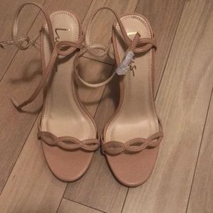 NWOT Lulus blush pink strapping sandal 7.5